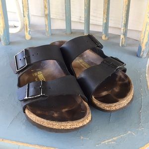 Black leather two strap Arizona Birkenstocks sz 40